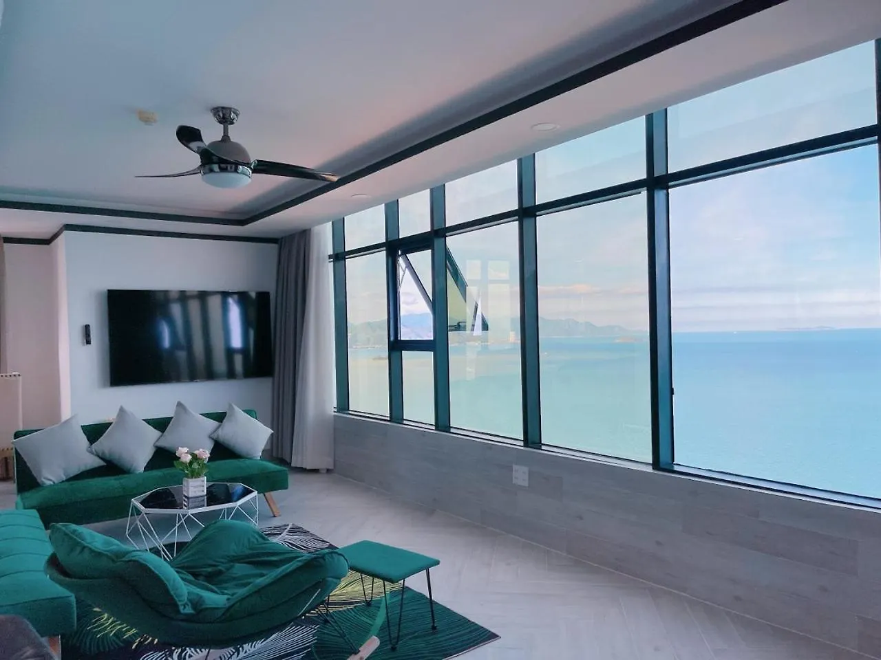 Pearl Nha Trang Beach Apartment